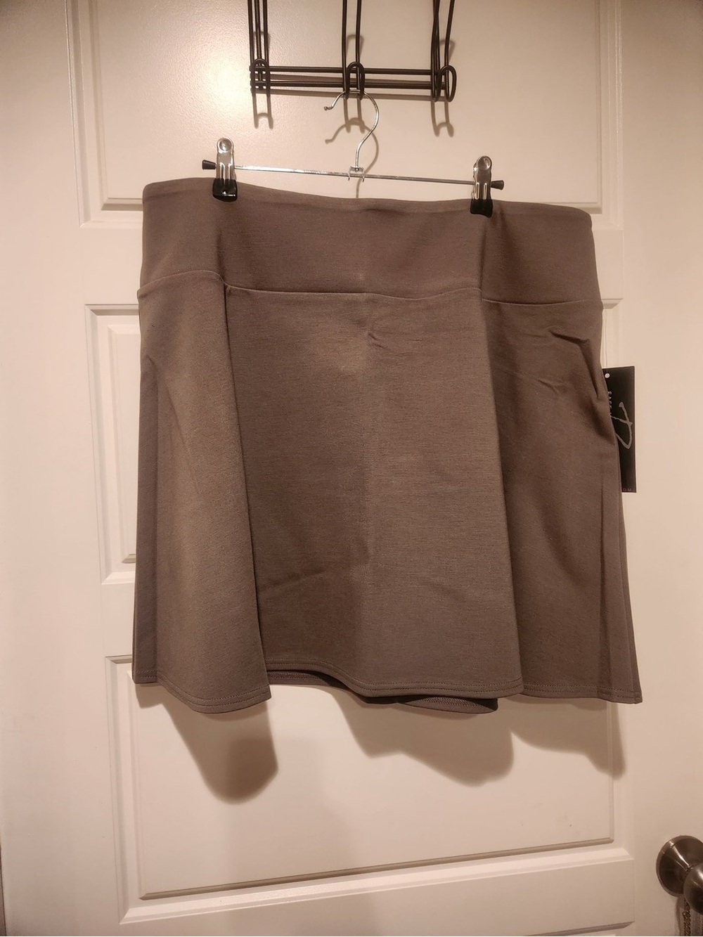 Rekucci Women’s Skirt Size XL Taupe color RE2017